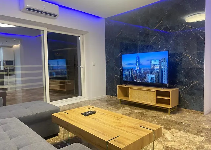 Del Mar Three Bed Flat.