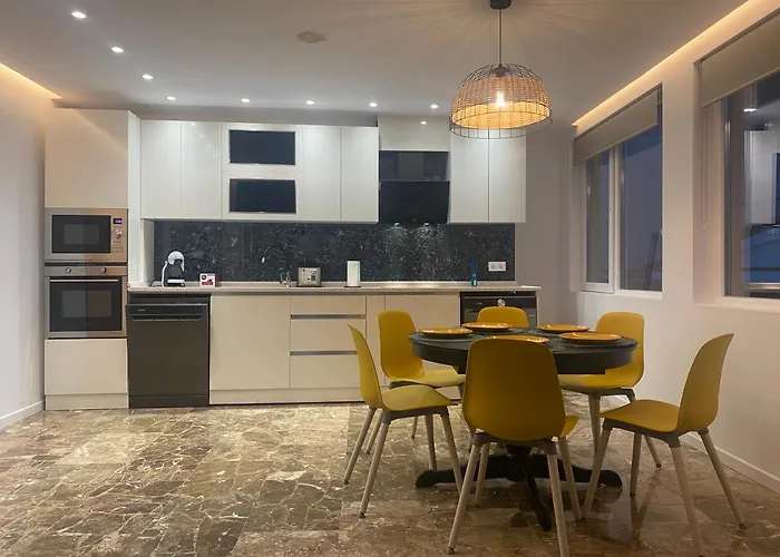 Del Mar Three Bed Flat.