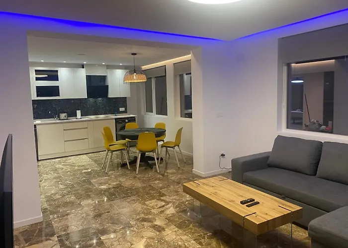 Del Mar Three Bed Flat.